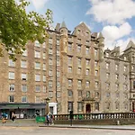 Refurbished Studio Next To The Royal Mile