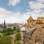 Refurbished Studio Next To The Royal Mile